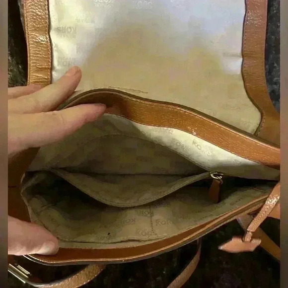 Michael Kors Hamilton Traveler Leather Saddle Bag with gold stud detail lock/key - Picture 5 of 15